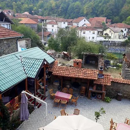 Etno Kuca Petrovic 호텔 Strpce