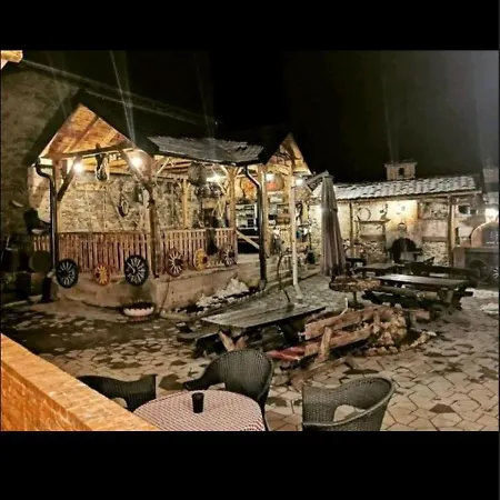 Etno Kuca Petrovic 호텔 Strpce