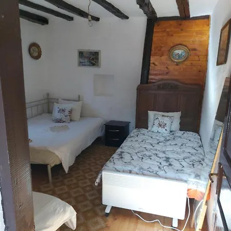 Etno Kuca Petrovic 호텔 Strpce